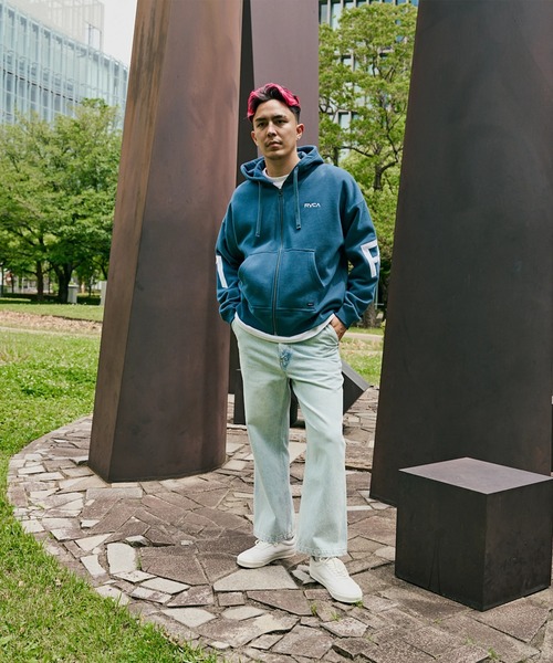 RVCA(ルーカ)の「RVCA メンズ ARCH BACK SIDE ZIP HD パーカー 【2025年秋冬モデル】/ルーカバックロゴジップアップパーカー・フーディー(パーカー・メンズ・グリーン系その他/ピンク系その他/ブラック/オフホワイト・X-LARGE/LARGE/MEDIUM/SMALL)」の16枚目の写真