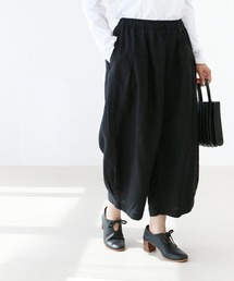 リネン素材のパンツ
