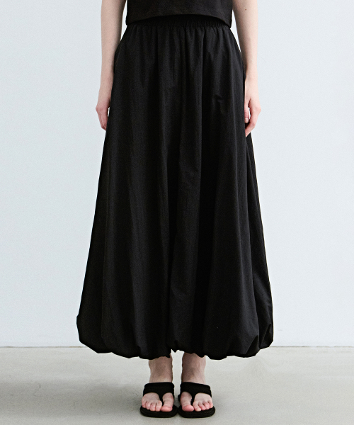NICK&NICOLE(ニックアンドニコール)の「MINIMAL TREND FLARED SKIRT_BLACK(スカート・レディース・その他・FREE)」の2枚目の写真