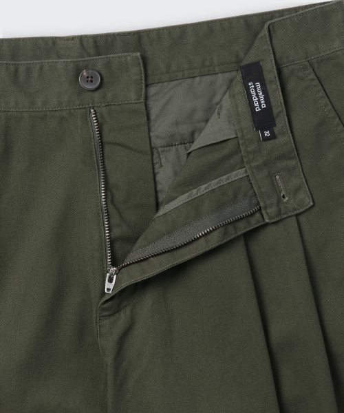 MUSINSA STANDARD（ムシンサスタンダード）の「ツーピンタックワイドチノショーツ [カーキ]（その他パンツ・メンズ・その他・38/26/27/28/29/36/34/32/30/31/33/40/42）」の3枚目の写真