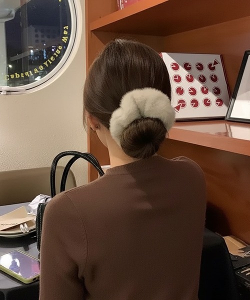 WESTSEA（ウエストシー）の「もこもこ フェイクファー シュシュ（シュシュ・レディース・ブラック/オフホワイト/グレー・FREE）」の6枚目の写真