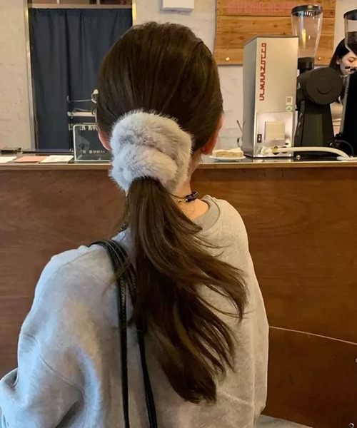 WESTSEA（ウエストシー）の「もこもこ フェイクファー シュシュ（シュシュ・レディース・ブラック/オフホワイト/グレー・FREE）」の16枚目の写真