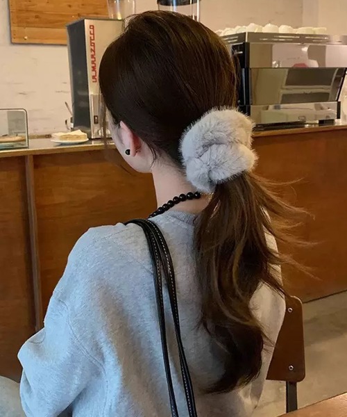 WESTSEA（ウエストシー）の「もこもこ フェイクファー シュシュ（シュシュ・レディース・ブラック/オフホワイト/グレー・FREE）」の17枚目の写真