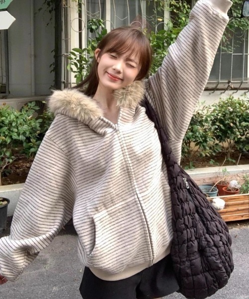 セール】【秋冬新作】ファー付きボーダーニットパーカー（パーカー