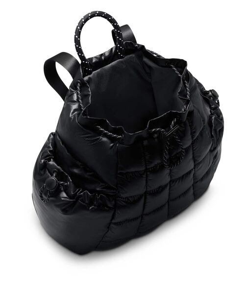 NIKE（ナイキ）の「ナイキ スポーツウェア パフル バックパック (9L) / Nike Sportswear Puffle Backpack (9L) HQ6693-010 Black（バックパック/リュック・メンズ・ブラック・ONE SIZE）」の15枚目の写真