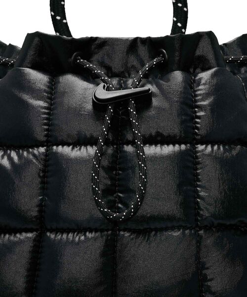 NIKE（ナイキ）の「ナイキ スポーツウェア パフル バックパック (9L) / Nike Sportswear Puffle Backpack (9L) HQ6693-010 Black（バックパック/リュック・メンズ・ブラック・ONE SIZE）」の14枚目の写真