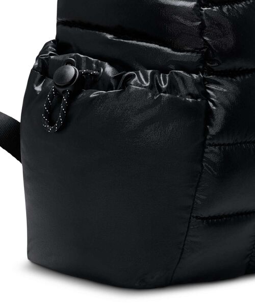 NIKE（ナイキ）の「ナイキ スポーツウェア パフル バックパック (9L) / Nike Sportswear Puffle Backpack (9L) HQ6693-010 Black（バックパック/リュック・メンズ・ブラック・ONE SIZE）」の13枚目の写真