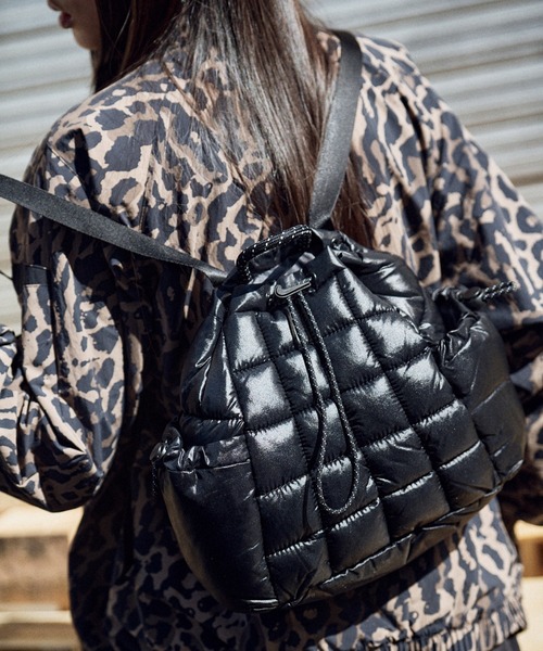 NIKE（ナイキ）の「ナイキ スポーツウェア パフル バックパック (9L) / Nike Sportswear Puffle Backpack (9L) HQ6693-010 Black（バックパック/リュック・メンズ・ブラック・ONE SIZE）」の7枚目の写真