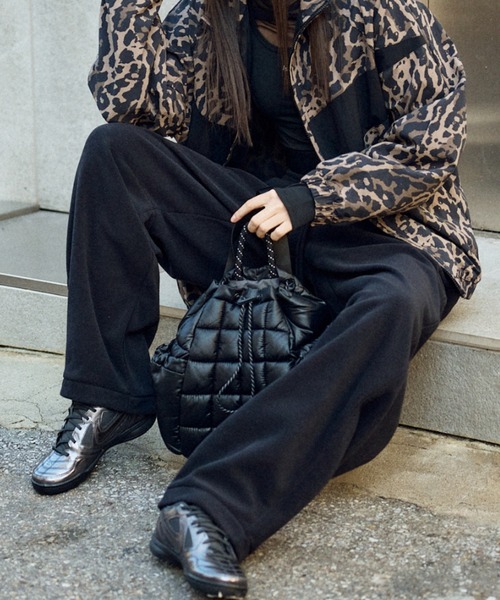 NIKE（ナイキ）の「ナイキ スポーツウェア パフル バックパック (9L) / Nike Sportswear Puffle Backpack (9L) HQ6693-010 Black（バックパック/リュック・メンズ・ブラック・ONE SIZE）」の6枚目の写真