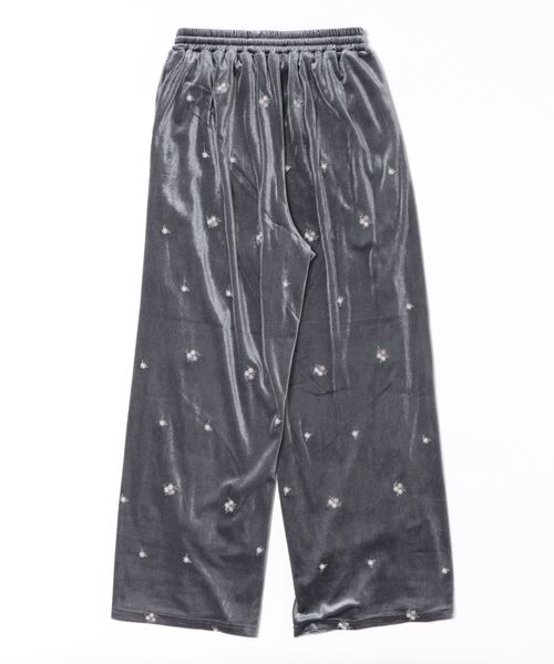 flower（フラワー）の「ベロアエンブロイダリーパンツ2（その他パンツ・レディース・ブラック/グレー・FREE）」の3枚目の写真