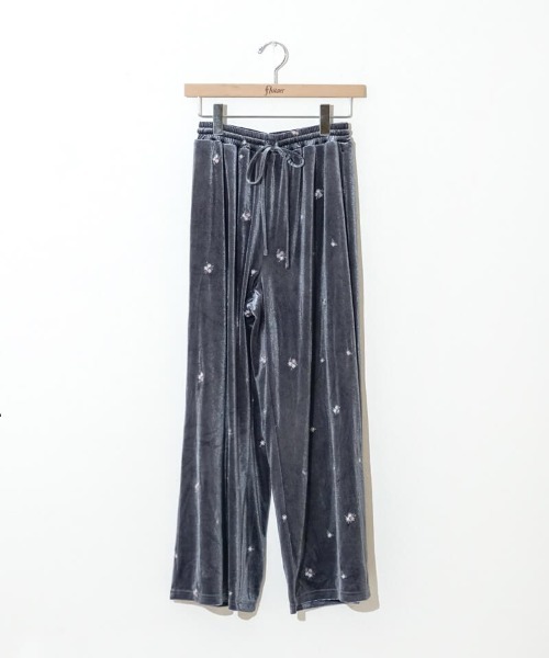 flower（フラワー）の「ベロアエンブロイダリーパンツ2（その他パンツ・レディース・ブラック/グレー・FREE）」の5枚目の写真