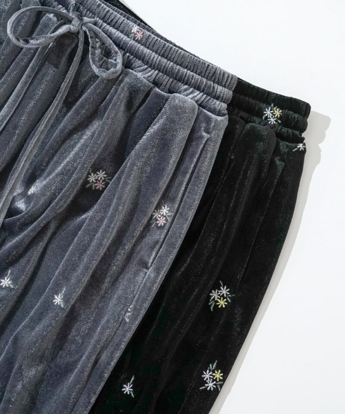 flower（フラワー）の「ベロアエンブロイダリーパンツ2（その他パンツ・レディース・ブラック/グレー・FREE）」の8枚目の写真