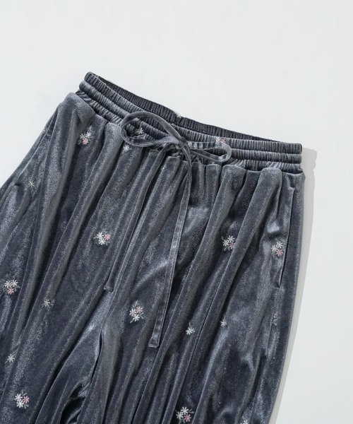 flower（フラワー）の「ベロアエンブロイダリーパンツ2（その他パンツ・レディース・ブラック/グレー・FREE）」の12枚目の写真