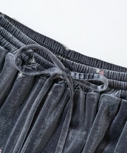 flower（フラワー）の「ベロアエンブロイダリーパンツ2（その他パンツ・レディース・ブラック/グレー・FREE）」の13枚目の写真