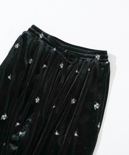 flower（フラワー）の「ベロアエンブロイダリーパンツ2（その他パンツ・レディース・ブラック/グレー・FREE）」の18枚目の写真