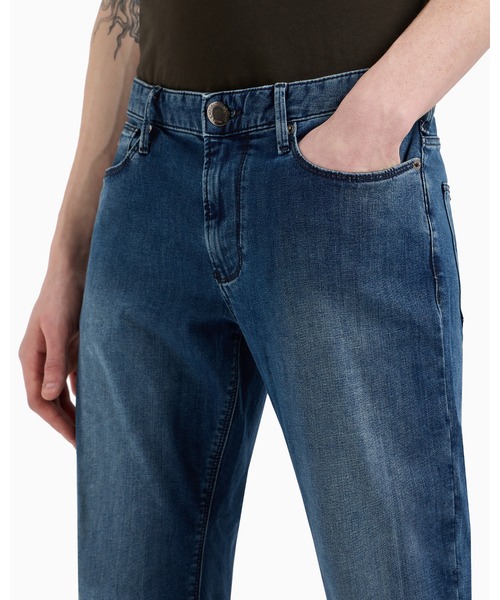 EMPORIO ARMANI（エンポリオアルマーニ）の「【エンポリオ アルマーニ】スリムフィットジーンズ J06 コンフォートツイルデニム9.5オンス（デニムパンツ・メンズ・インディゴブルー/ダークインディゴブルー・27/28/29inch/30inch/31inch/32inch/33inch/34inch/36）」の3枚目の写真
