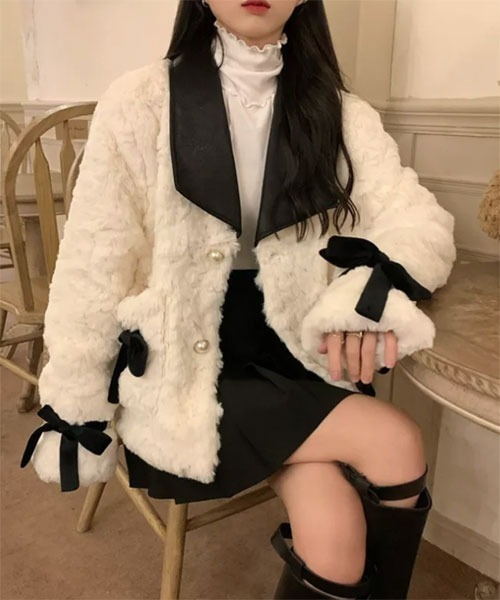 Mayree（メイリー）の「【Mayree】モコモコ ボア 合成皮革 リボン ジャケット（ブルゾン・レディース・ホワイト・SMALL/MEDIUM）」の4枚目の写真