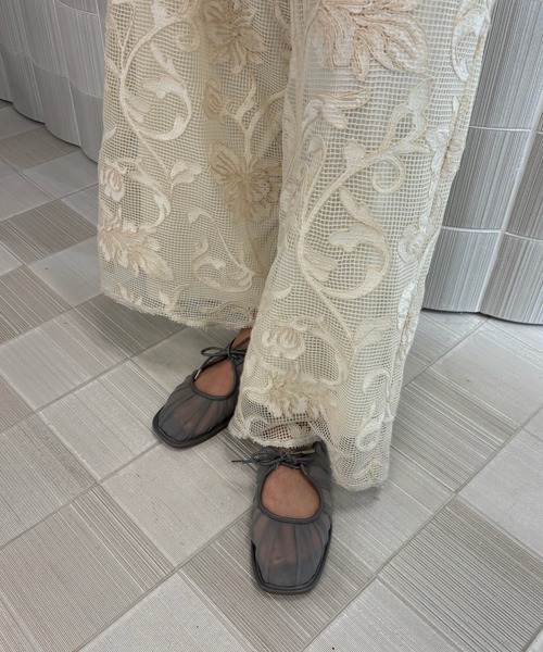 Ameri（アメリ）の「MESH RIBBON FLAT SHOES（パンプス・レディース・ブラウン/グレー/ブルー・SMALL/MEDIUM/LARGE）」の4枚目の写真