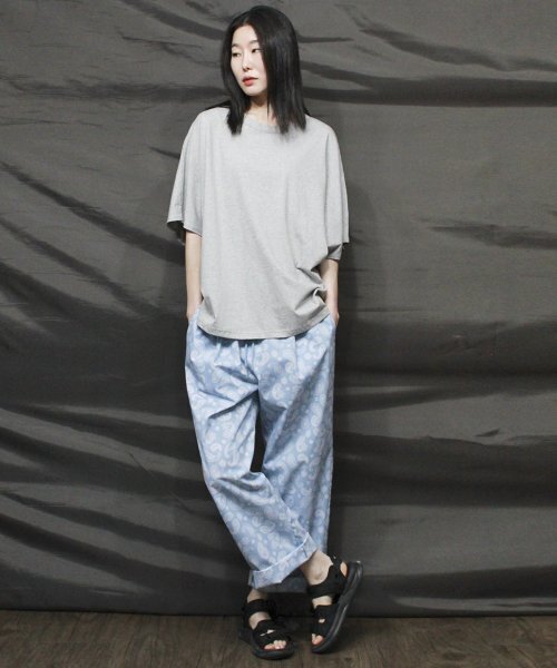 DEMARC(ドゥマーク)の「ペイズリー ワイドフィット バンディングパンツ スカイブルー(その他パンツ・レディース・その他・MEDIUM/LARGE)」の7枚目の写真