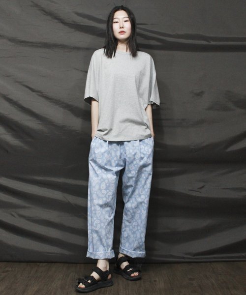 DEMARC(ドゥマーク)の「ペイズリー ワイドフィット バンディングパンツ スカイブルー(その他パンツ・レディース・その他・MEDIUM/LARGE)」の8枚目の写真