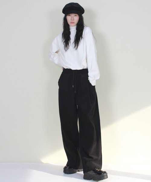 DEMARC(ドゥマーク)の「ワイドフィットコーデュロイワンタックバンディングパンツブラック(その他パンツ・レディース・その他・MEDIUM/LARGE)」の5枚目の写真