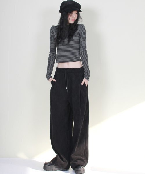 DEMARC(ドゥマーク)の「ワイドフィットコーデュロイワンタックバンディングパンツブラック(その他パンツ・レディース・その他・MEDIUM/LARGE)」の7枚目の写真
