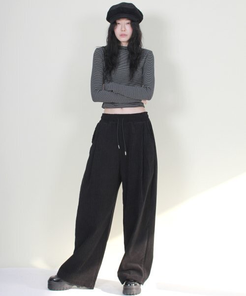 DEMARC(ドゥマーク)の「ワイドフィットコーデュロイワンタックバンディングパンツブラック(その他パンツ・レディース・その他・MEDIUM/LARGE)」の8枚目の写真