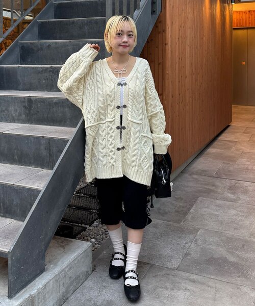 CIAOPANIC（チャオパニック）の「パッチワークチロリアンケーブルカーディガン（カーディガン/ボレロ・レディース・ピンク/ブラウン/グレー/オフホワイト・ONE SIZE）」の10枚目の写真