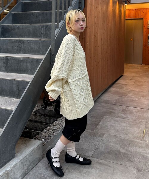 CIAOPANIC（チャオパニック）の「パッチワークチロリアンケーブルカーディガン（カーディガン/ボレロ・レディース・ピンク/ブラウン/グレー/オフホワイト・ONE SIZE）」の11枚目の写真