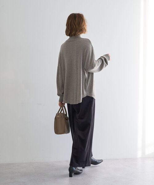 YECCA VECCA(イェッカヴェッカ)の「ベルテッドカルゼ起毛ワイドパンツ(その他パンツ・レディース・アイボリー/グレイッシュベージュ/チャコールグレー・FREE)」の21枚目の写真