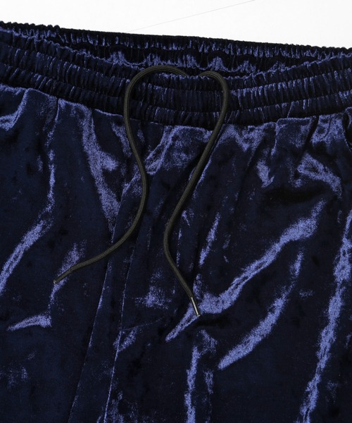 VANQUISH(ヴァンキッシュ)の「VANQUISH / ヴァンキッシュ VA embroidery ベロアパンツ(その他パンツ・メンズ・ネイビー/ブラック・L/M)」の4枚目の写真