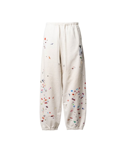 Maison MIHARA YASUHIRO(メゾンミハラヤスヒロ)の「Kids Sticker Printed Sweat Pants(スウェットパンツ・メンズ・ブラック/ホワイト・44/46/48)」の1枚目の写真