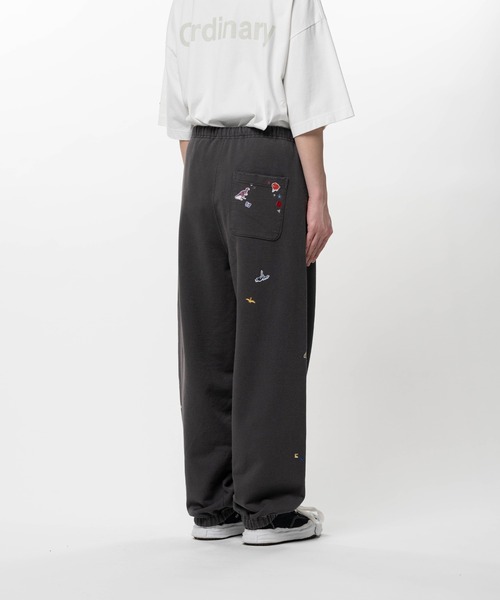 Maison MIHARA YASUHIRO(メゾンミハラヤスヒロ)の「Kids Sticker Printed Sweat Pants(スウェットパンツ・メンズ・ブラック/ホワイト・44/46/48)」の13枚目の写真