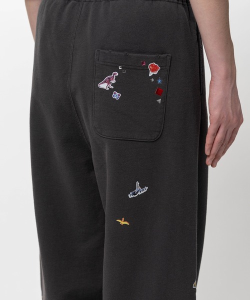 Maison MIHARA YASUHIRO(メゾンミハラヤスヒロ)の「Kids Sticker Printed Sweat Pants(スウェットパンツ・メンズ・ブラック/ホワイト・44/46/48)」の15枚目の写真