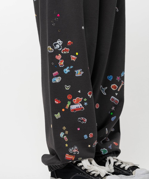 Maison MIHARA YASUHIRO(メゾンミハラヤスヒロ)の「Kids Sticker Printed Sweat Pants(スウェットパンツ・メンズ・ブラック/ホワイト・44/46/48)」の17枚目の写真
