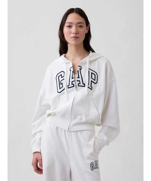 GAP(ギャップ)の「オーバーサイズ GAPロゴ フレンチテリー ジップアップパーカー(パーカー・レディース・ブラック/オフホワイト/グレー/イエロー/ピンク/ブルー・XS/S/M/L/XL/XXS)」の2枚目の写真