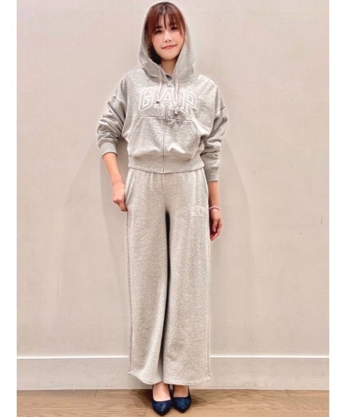 GAP(ギャップ)の「オーバーサイズ GAPロゴ フレンチテリー ジップアップパーカー(パーカー・レディース・ブラック/オフホワイト/グレー/イエロー/ピンク/ブルー・XS/S/M/L/XL/XXS)」の17枚目の写真