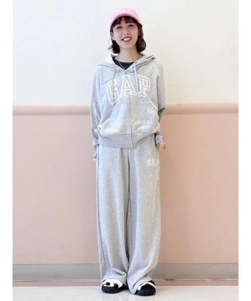 GAP(ギャップ)の「オーバーサイズ GAPロゴ フレンチテリー ジップアップパーカー(パーカー・レディース・ブラック/オフホワイト/グレー/イエロー/ピンク/ブルー・XS/S/M/L/XL/XXS)」の20枚目の写真