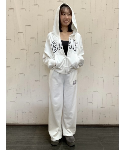 GAP(ギャップ)の「オーバーサイズ GAPロゴ フレンチテリー ジップアップパーカー(パーカー・レディース・ブラック/オフホワイト/グレー/イエロー/ピンク/ブルー・XS/S/M/L/XL/XXS)」の13枚目の写真