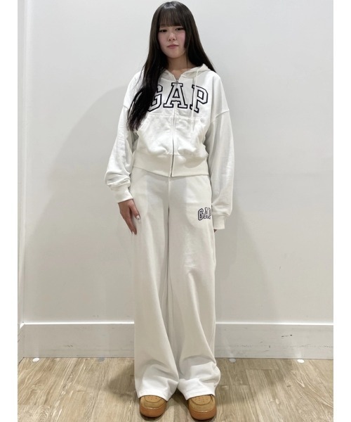 GAP(ギャップ)の「オーバーサイズ GAPロゴ フレンチテリー ジップアップパーカー(パーカー・レディース・ブラック/オフホワイト/グレー/イエロー/ピンク/ブルー・XS/S/M/L/XL/XXS)」の16枚目の写真