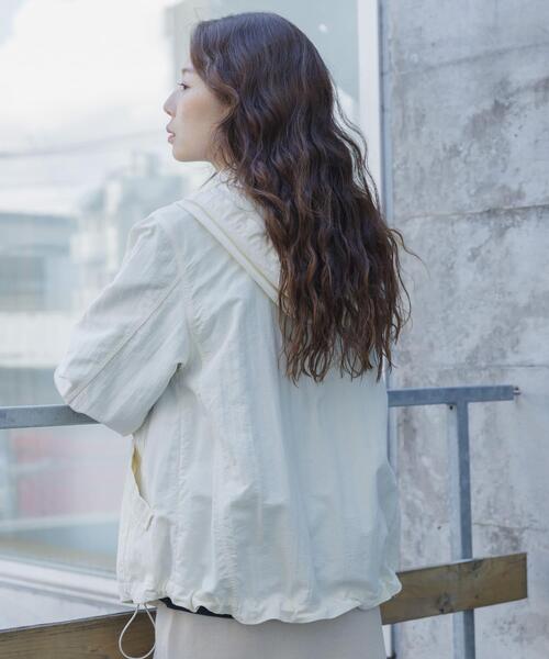 URBAN RESEARCH Sonny Label（アーバンリサーチサニーレーベル）の「多機能マウンテンパーカー（ナイロンジャケット・レディース・オフホワイト/ベージュ/ネイビー・FREE）」の5枚目の写真