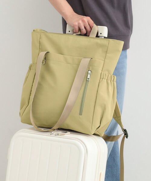 SHOO・LA・RUE（シューラルー）の「【撥水/2WAY/キャリーオン】トートにもなる スクエアリュック（バックパック/リュック・レディース・ナチュラル/カーキ/ブラック・00）」の3枚目の写真
