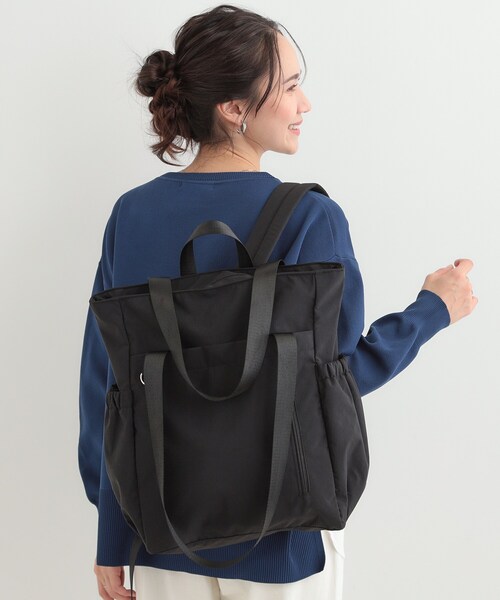 SHOO・LA・RUE（シューラルー）の「【撥水/2WAY/キャリーオン】トートにもなる スクエアリュック（バックパック/リュック・レディース・ナチュラル/カーキ/ブラック・00）」の4枚目の写真