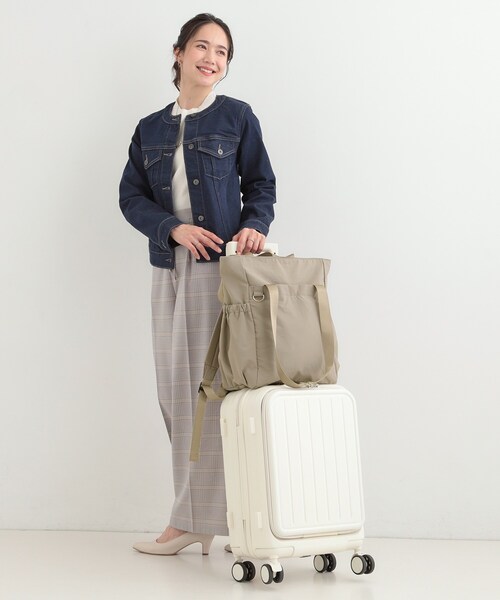 SHOO・LA・RUE（シューラルー）の「【撥水/2WAY/キャリーオン】トートにもなる スクエアリュック（バックパック/リュック・レディース・ナチュラル/カーキ/ブラック・00）」の7枚目の写真