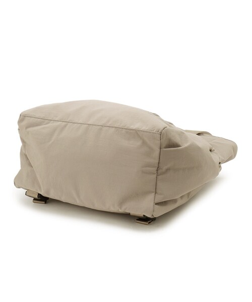 SHOO・LA・RUE（シューラルー）の「【撥水/2WAY/キャリーオン】トートにもなる スクエアリュック（バックパック/リュック・レディース・ナチュラル/カーキ/ブラック・00）」の14枚目の写真