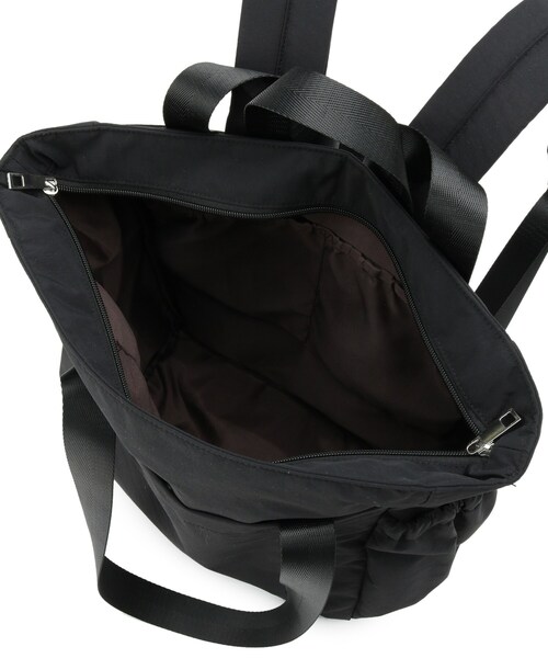 SHOO・LA・RUE（シューラルー）の「【撥水/2WAY/キャリーオン】トートにもなる スクエアリュック（バックパック/リュック・レディース・ナチュラル/カーキ/ブラック・00）」の15枚目の写真