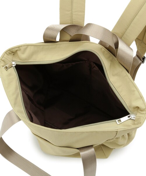 SHOO・LA・RUE（シューラルー）の「【撥水/2WAY/キャリーオン】トートにもなる スクエアリュック（バックパック/リュック・レディース・ナチュラル/カーキ/ブラック・00）」の16枚目の写真