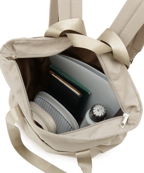 SHOO・LA・RUE（シューラルー）の「【撥水/2WAY/キャリーオン】トートにもなる スクエアリュック（バックパック/リュック・レディース・ナチュラル/カーキ/ブラック・00）」の18枚目の写真