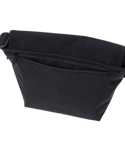 Manhattan Portage（マンハッタンポーテージ）の「NYLON MESSENGER BAG JR (SM) BP W/DIV MGNT 500D CORDURA DPL（メッセンジャーバッグ・レディース・ブラック・SMALL）」の7枚目の写真