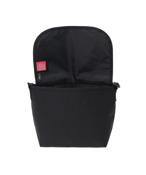 Manhattan Portage（マンハッタンポーテージ）の「NYLON MESSENGER BAG JR (SM) BP W/DIV MGNT 500D CORDURA DPL（メッセンジャーバッグ・レディース・ブラック・SMALL）」の10枚目の写真